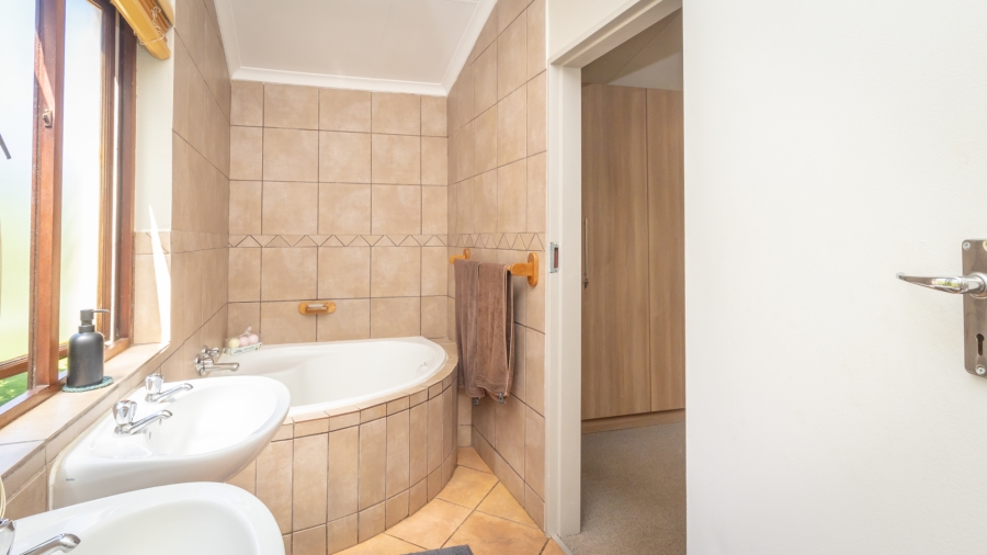 To Let 3 Bedroom Property for Rent in The Coves North West